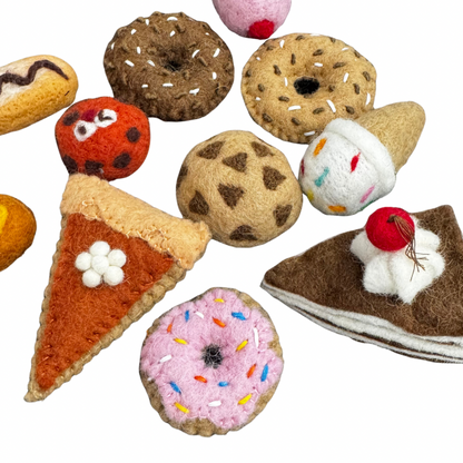 Dessert Cat Toy | Wool | Sprayed with Catnip