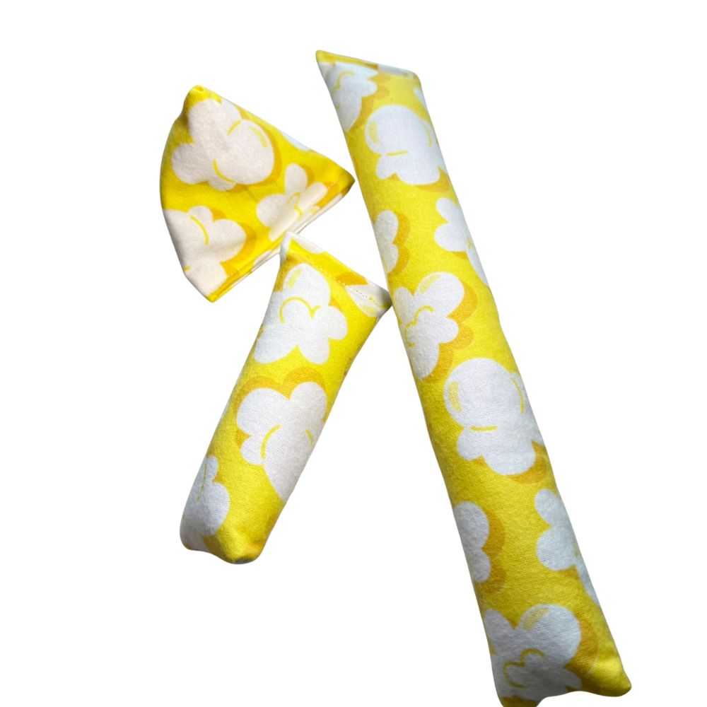 Popcorn print cat toy set showing a pyramid cat toy and two kicker sizes for interactive play